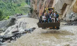 ഹിമാചല്‍ പ്രദേശില്‍ മിന്നല്‍പ്രളയം; നിരവധി ആളുകള്‍ കുടുങ്ങിക്കിടക്കുന്നതായി റിപോര്‍ട്ടുകള്‍ (വിഡിയോ)