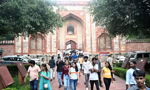 ഹുമായൂണ് മഖ്ബറയോട് ചേര്ന്ന കെട്ടിടം തകര്ന്ന് 12 പേര്ക്ക് പരിക്ക് ഹുമായൂണ് മഖ്ബറയോട് ചേര്ന്ന കെട്ടിടം തകര്ന്ന് 12 പേര്ക്ക് പരിക്ക്