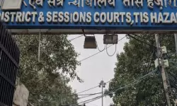 കോടതിയില് അരി വിതറിയ പ്രതിക്ക് പിഴ; കേസ് ജയിക്കാനുള്ള മന്ത്രവാദമെന്ന് സംശയം കോടതിയില് അരി വിതറിയ പ്രതിക്ക് പിഴ; കേസ് ജയിക്കാനുള്ള മന്ത്രവാദമെന്ന് സംശയം