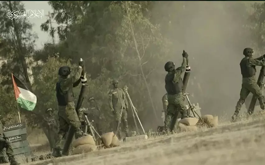 ഗസയില് ഇസ്രായേലി കമാന്ഡ് പോസ്റ്റുകള്ക്ക് നേരെ വ്യാപക ആക്രമണം (വീഡിയോ) ഗസയില് ഇസ്രായേലി കമാന്ഡ് പോസ്റ്റുകള്ക്ക് നേരെ വ്യാപക ആക്രമണം (വീഡിയോ)