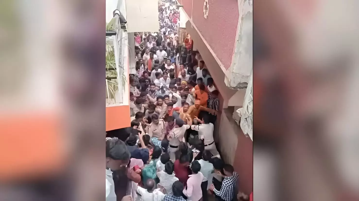 നിർബന്ധിത മതപരിവർത്തനമാരോപിച്ച് റായ്പൂരിലെ ക്രിസ്ത്യൻ പള്ളിയിൽ ഹിന്ദുത്വവാദികളുടെ അക്രമം