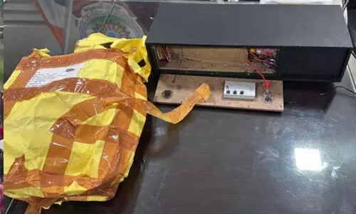 ഇഷ്ടമുള്ള യുവതിയുടെ ഭര്ത്താവിനെ കൊല്ലാന് ബോംബ് സ്ഥാപിച്ച സ്പീക്കര് സമ്മാനമായി നല്കിയ യുവാവ് അറസ്റ്റില് ഇഷ്ടമുള്ള യുവതിയുടെ ഭര്ത്താവിനെ കൊല്ലാന് ബോംബ് സ്ഥാപിച്ച സ്പീക്കര് സമ്മാനമായി നല്കിയ യുവാവ് അറസ്റ്റില്