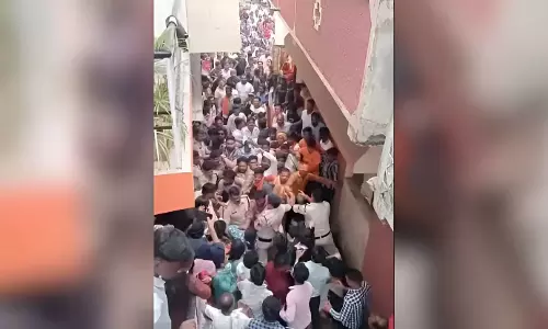 നിർബന്ധിത മതപരിവർത്തനമാരോപിച്ച് റായ്പൂരിലെ ക്രിസ്ത്യൻ പള്ളിയിൽ ഹിന്ദുത്വവാദികളുടെ അക്രമം