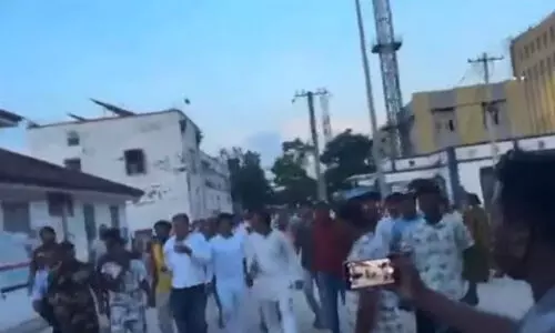 ജീവനുള്ളയാളെ പോസ്റ്റ്മോര്ട്ടത്തിന് കൊണ്ടുപോയി; ബിഹാറിലെ ആശുപത്രിയില് സംഘര്ഷം ജീവനുള്ളയാളെ പോസ്റ്റ്മോര്ട്ടത്തിന് കൊണ്ടുപോയി; ബിഹാറിലെ ആശുപത്രിയില് സംഘര്ഷം