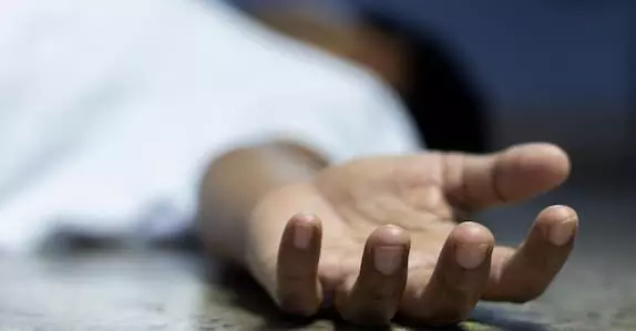 രണ്ടാം ക്ലാസ് വിദ്യാർത്ഥിനി പിതാവിൻറെ കണ്മുന്നിൽ ബസ് കയറി മരിച്ചു രണ്ടാം ക്ലാസ് വിദ്യാർത്ഥിനി പിതാവിൻറെ കണ്മുന്നിൽ ബസ് കയറി മരിച്ചു