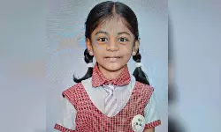 സ്‌കൂട്ടറില്‍ നിന്നു വീണ രണ്ടാം ക്ലാസുകാരി ബസ് തട്ടി മരിച്ചു