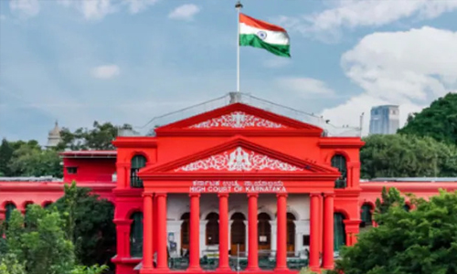 പോക്സോ നിയമത്തിന് ലിംഗഭേദമില്ല; ആണ്കുട്ടിയെ പീഡിപ്പിച്ചെന്ന കേസ് റദ്ദാക്കണമെന്ന സ്ത്രീയുടെ ഹരജി തള്ളി പോക്സോ നിയമത്തിന് ലിംഗഭേദമില്ല; ആണ്കുട്ടിയെ പീഡിപ്പിച്ചെന്ന കേസ് റദ്ദാക്കണമെന്ന സ്ത്രീയുടെ ഹരജി തള്ളി