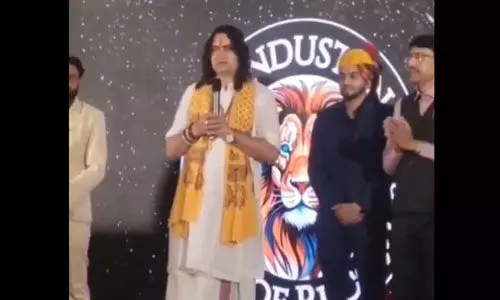 വന്ദേ മാതരം മുദ്രാവാക്യം വിളിക്കാത്തയാളെ ചോദ്യം ചെയ്ത് ബിജെപി എംഎല്എ (വീഡിയോ) വന്ദേ മാതരം മുദ്രാവാക്യം വിളിക്കാത്തയാളെ ചോദ്യം ചെയ്ത് ബിജെപി എംഎല്എ (വീഡിയോ)