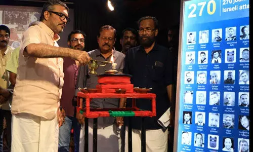 ഗസയുടെ ദുരിതം ചിത്രങ്ങളില്: മുതിര്ന്ന മാധ്യമ പ്രവര്ത്തകരുടെ ദേശീയ സമ്മേളനം തുടങ്ങി ഗസയുടെ ദുരിതം ചിത്രങ്ങളില്: മുതിര്ന്ന മാധ്യമ പ്രവര്ത്തകരുടെ ദേശീയ സമ്മേളനം തുടങ്ങി