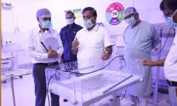 മെഡിക്കൽ കോളെജിലെ എൻഐസിയു വിൽ 3 നവജാത ശിശുക്കൾ നിലത്തുവീണു; ട്യൂബിൽ കുടുങ്ങി ഒരു മരണം