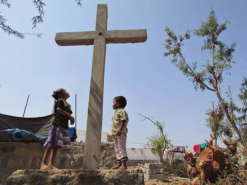 ഛത്തീസ്ഗഢില് വീണ്ടും ക്രിസ്ത്യന് വിഭാഗത്തിനെതിരേ അതിക്രമം; ആരാധനാലയവും വീടും പൊളിച്ചു മാറ്റി ഛത്തീസ്ഗഢില് വീണ്ടും ക്രിസ്ത്യന് വിഭാഗത്തിനെതിരേ അതിക്രമം; ആരാധനാലയവും വീടും പൊളിച്ചു മാറ്റി