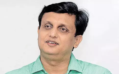 റോഡ് പരിപാലന വീഴ്ച; മലപ്പുറം ജില്ലയിലെ മൂന്ന് ഉദ്യോഗസ്ഥരെ സസ്പെന്ഡ് ചെയ്തു റോഡ് പരിപാലന വീഴ്ച; മലപ്പുറം ജില്ലയിലെ മൂന്ന് ഉദ്യോഗസ്ഥരെ സസ്പെന്ഡ് ചെയ്തു