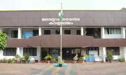 വ്യാജ വോട്ട് ചേര്ക്കല് പരാതി; മലപ്പുറം നഗരസഭയിലെ ഹിയറിങ് ഓഫിസറെ മാറ്റി വ്യാജ വോട്ട് ചേര്ക്കല് പരാതി; മലപ്പുറം നഗരസഭയിലെ ഹിയറിങ് ഓഫിസറെ മാറ്റി