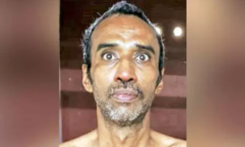 ഭക്ഷണവുമായെത്തിയ പിതാവിനെ കുത്തിപ്പരിക്കേല്പ്പിച്ചയാള് അറസ്റ്റില് ഭക്ഷണവുമായെത്തിയ പിതാവിനെ കുത്തിപ്പരിക്കേല്പ്പിച്ചയാള് അറസ്റ്റില്