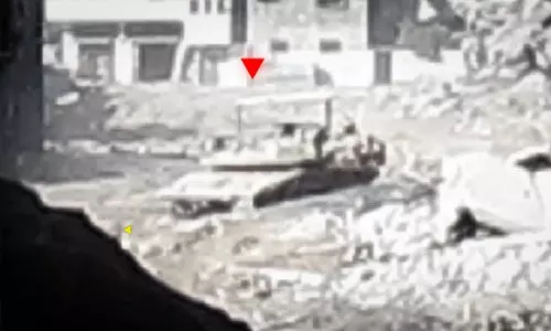 മുകളില് എഫ് 16 ഫൈറ്റര് ജെറ്റുകള്, മുന്നില് ടാങ്കുകള്; എന്നിട്ടും ഞങ്ങള് മുന്നേറുന്നുഗസയിലെ പ്രതിരോധ പ്രവര്ത്തകന്(വീഡിയോ) മുകളില് എഫ് 16 ഫൈറ്റര് ജെറ്റുകള്, മുന്നില് ടാങ്കുകള്; എന്നിട്ടും ഞങ്ങള് മുന്നേറുന്നുഗസയിലെ പ്രതിരോധ പ്രവര്ത്തകന്(വീഡിയോ)