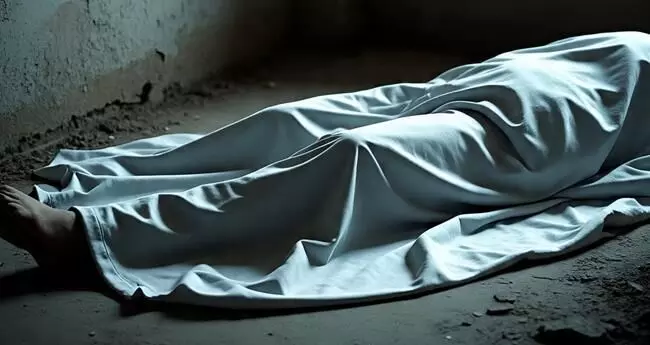 ഡ്രെയിനേജ് കുഴിയിൽ കുടുങ്ങി ശുചീകരണ തൊഴിലാളി മരിച്ച നിലയിൽ ഡ്രെയിനേജ് കുഴിയിൽ കുടുങ്ങി ശുചീകരണ തൊഴിലാളി മരിച്ച നിലയിൽ