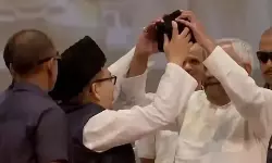 മദ്രസ ബോര്‍ഡിന്റെ ശതാബ്ദി ആഘോഷത്തില്‍ തൊപ്പി ധരിക്കാന്‍ വിസമ്മതിച്ച് നിതീഷ്, വിമര്‍ശനം