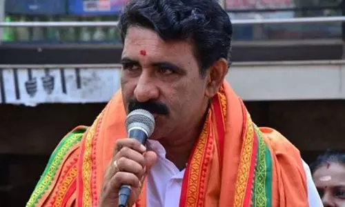 ബിജെപി ജയിക്കാന്‍ ആഗ്രഹിക്കുന്ന സീറ്റില്‍ കശ്മീരില്‍ നിന്ന് ആളെ ഇറക്കി വോട്ട് ചെയ്യിപ്പിക്കും- ബി ഗോപാലകൃഷ്ണന്‍