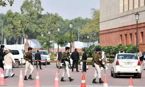 പാര്‍ലമെന്റില്‍ സുരക്ഷാ വീഴ്ചയെന്ന് റിപോര്‍ട്ട്