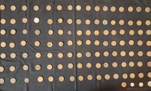 ചരിത്ര പ്രാധാന്യമുള്ള നാണയങ്ങള് കടത്തുന്നത് തടഞ്ഞ് അഫ്ഗാന് സുരക്ഷാസേന ചരിത്ര പ്രാധാന്യമുള്ള നാണയങ്ങള് കടത്തുന്നത് തടഞ്ഞ് അഫ്ഗാന് സുരക്ഷാസേന