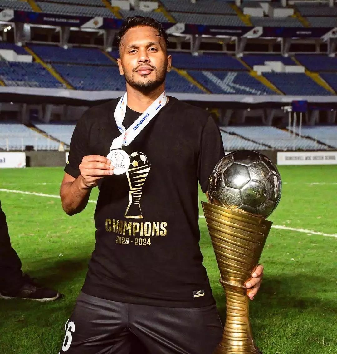 ഐഎസ്എൽ താരം മൊഹമ്മദ് ഇർഷാദിനെ തട്ടകത്തിലെത്തിച്ച് മലപ്പുറം എഫ്.സി ഐഎസ്എൽ താരം മൊഹമ്മദ് ഇർഷാദിനെ തട്ടകത്തിലെത്തിച്ച് മലപ്പുറം എഫ്.സി