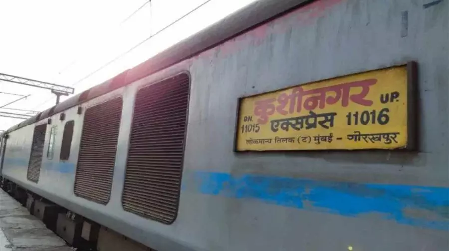 അഞ്ചുവയസുകാരനെ എസി കോച്ചിലെ ശുചിമുറിയിൽ മരിച്ച നിലയിൽ കണ്ടെത്തി അഞ്ചുവയസുകാരനെ എസി കോച്ചിലെ ശുചിമുറിയിൽ മരിച്ച നിലയിൽ കണ്ടെത്തി