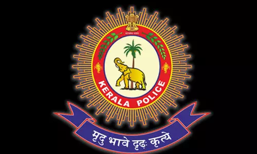 എസ്പി മോശം സന്ദേശങ്ങള് അയച്ചെന്ന പരാതിയുമായി വനിതാ എസ്ഐമാര് എസ്പി മോശം സന്ദേശങ്ങള് അയച്ചെന്ന പരാതിയുമായി വനിതാ എസ്ഐമാര്