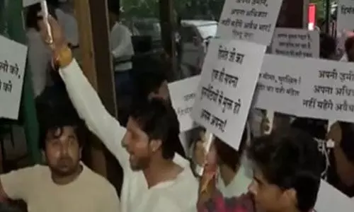 അസമിലെ കുടിയൊഴിപ്പിക്കലിനെതിരായ പരിപാടി അലങ്കോലപ്പെടുത്തി ഹിന്ദുത്വര് അസമിലെ കുടിയൊഴിപ്പിക്കലിനെതിരായ പരിപാടി അലങ്കോലപ്പെടുത്തി ഹിന്ദുത്വര്