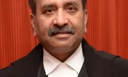 ജുഡീഷ്യറിയിലുള്ള ബഹുമാന്യനായ വ്യക്തി സ്വാധീനിക്കാന് ശ്രമിച്ചു; ദേശീയ കമ്പനി ലോ ട്രൈബ്യൂണലിലെ ചെന്നൈ ബെഞ്ചില് നിന്ന് ജഡ്ജി പിന്മാറി ജുഡീഷ്യറിയിലുള്ള ബഹുമാന്യനായ വ്യക്തി സ്വാധീനിക്കാന് ശ്രമിച്ചു; ദേശീയ കമ്പനി ലോ ട്രൈബ്യൂണലിലെ ചെന്നൈ ബെഞ്ചില് നിന്ന് ജഡ്ജി പിന്മാറി