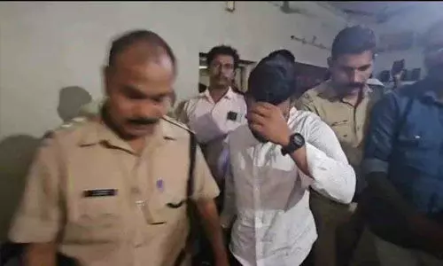 പോലിസ് യൂണിഫോമില് രണ്ടു പേരെ തട്ടിക്കൊണ്ടുപോയവര് അറസ്റ്റില്; തോക്കും തിരകളും പിടിച്ചു പോലിസ് യൂണിഫോമില് രണ്ടു പേരെ തട്ടിക്കൊണ്ടുപോയവര് അറസ്റ്റില്; തോക്കും തിരകളും പിടിച്ചു