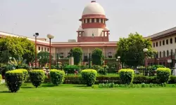 ഗവര്ണറുടെ സ്വതന്ത്രാധികാരം പ്രശ്നമുണ്ടാക്കുമെന്ന് സുപ്രിംകോടതി ഗവര്ണറുടെ സ്വതന്ത്രാധികാരം പ്രശ്നമുണ്ടാക്കുമെന്ന് സുപ്രിംകോടതി