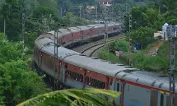 വാതിലിന് സമീപം നിന്ന് യാത്ര; ട്രെയിനിന് പുറത്തേക്ക് തെറിച്ചുവീണ് വിദ്യാര്‍ഥി മരിച്ചു