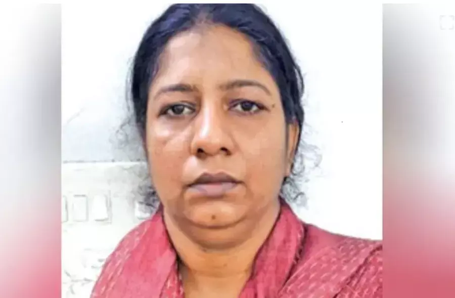 ട്രാഫിക് നിയമ ലംഘന കേസുകളില് ഈടാക്കിയ 20 ലക്ഷം രൂപ വെട്ടിച്ചു: പോലിസുകാരി അറസ്റ്റില് ട്രാഫിക് നിയമ ലംഘന കേസുകളില് ഈടാക്കിയ 20 ലക്ഷം രൂപ വെട്ടിച്ചു: പോലിസുകാരി അറസ്റ്റില്