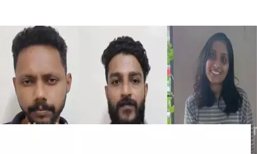 ഐടി ജീവനക്കാരനെ തട്ടിക്കൊണ്ടുപോയി മര്ദിച്ചു; മൂന്നുപേര് പിടിയില്, സിനിമാ നടി ഒളിവില് ഐടി ജീവനക്കാരനെ തട്ടിക്കൊണ്ടുപോയി മര്ദിച്ചു; മൂന്നുപേര് പിടിയില്, സിനിമാ നടി ഒളിവില്