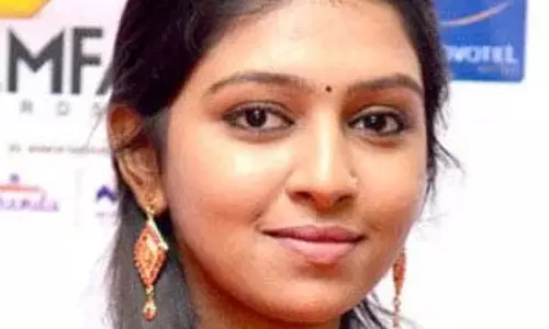 യുവാവിനെ തട്ടിക്കൊണ്ടുപോയി മര്‍ദ്ദിച്ച സംഭവം; യുവനടി ലക്ഷ്മി മേനോനെതിരേ കേസെടുത്തു