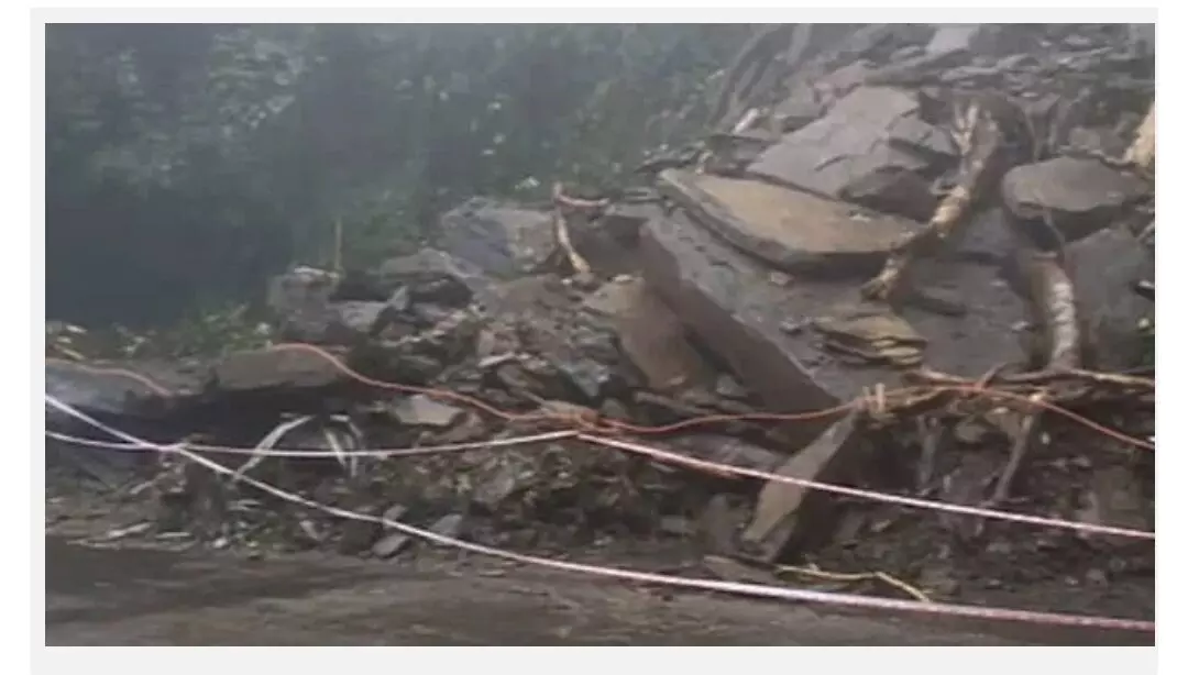 താമരശ്ശേരിയിൽ വീണ്ടും മണ്ണിടിഞ്ഞു, അപകട ഭീഷണി