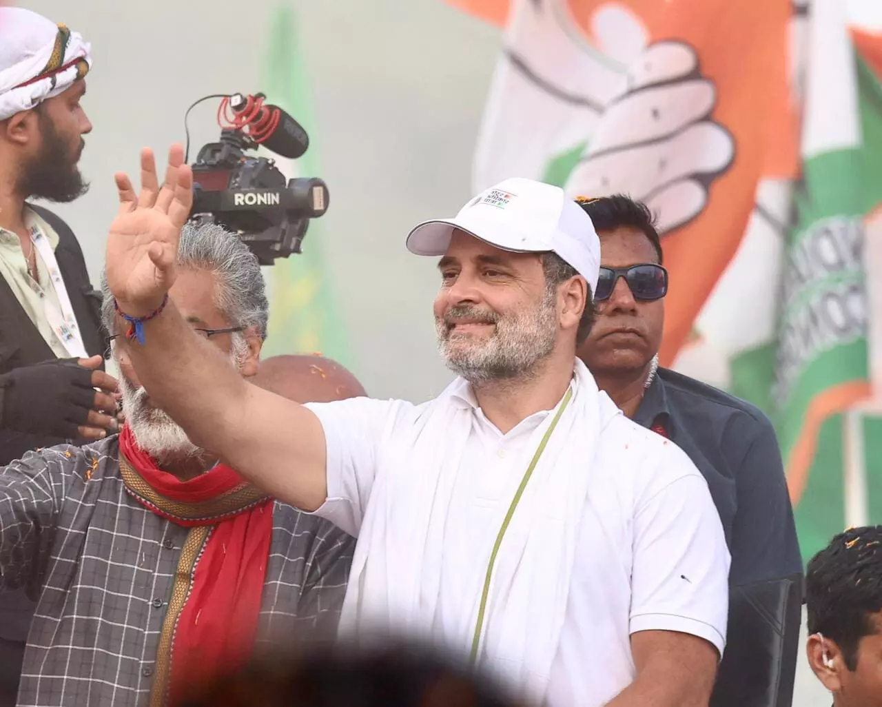 പേര് വെളിപ്പെടുത്താത്ത പാര്ട്ടികള് കഴിഞ്ഞ അഞ്ചുവര്ഷത്തിനിടെ വാങ്ങിയത് 4300കോടി രൂപ; ഇവര്ക്ക് എങ്ങനെ കോടികള് കിട്ടിയെന്ന് രാഹുല്ഗാന്ധി പേര് വെളിപ്പെടുത്താത്ത പാര്ട്ടികള് കഴിഞ്ഞ അഞ്ചുവര്ഷത്തിനിടെ വാങ്ങിയത് 4300കോടി രൂപ; ഇവര്ക്ക് എങ്ങനെ കോടികള് കിട്ടിയെന്ന് രാഹുല്ഗാന്ധി