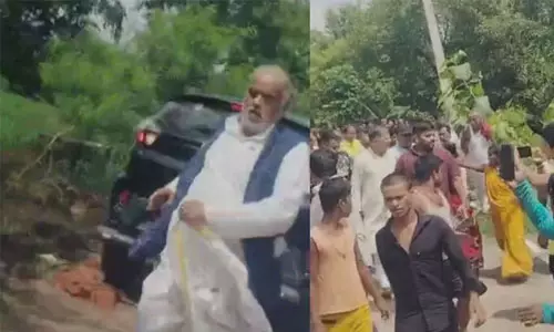 അപകടത്തിനുശേഷം തിരിഞ്ഞുനോക്കിയില്ല; മന്ത്രിയെ ഗ്രാമത്തില്നിന്ന് ഓടിച്ച് നാട്ടുകാര് അപകടത്തിനുശേഷം തിരിഞ്ഞുനോക്കിയില്ല; മന്ത്രിയെ ഗ്രാമത്തില്നിന്ന് ഓടിച്ച് നാട്ടുകാര്