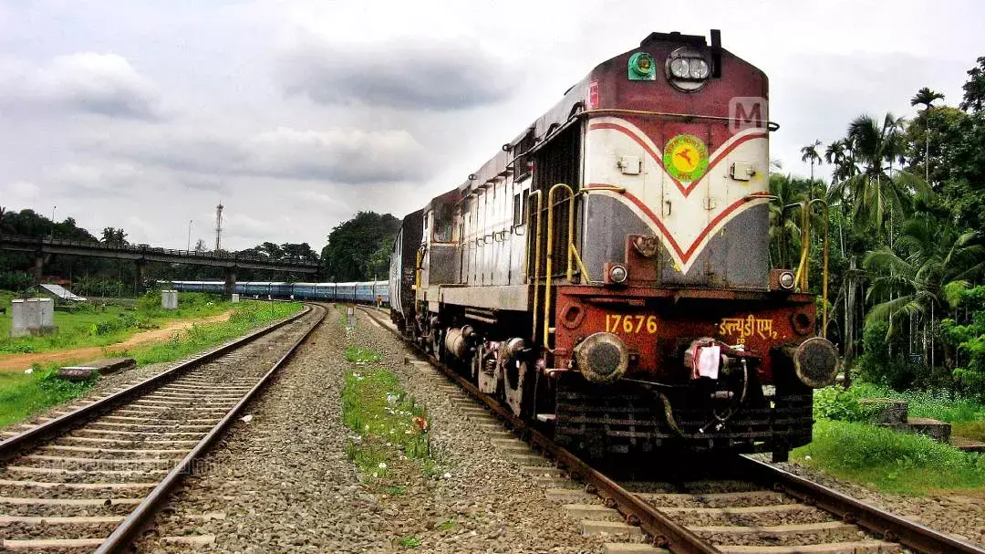 കേരളത്തിലേക്ക് അഞ്ച് സ്പെഷ്യൽ ട്രെയിനുകൾ വരുന്നു കേരളത്തിലേക്ക് അഞ്ച് സ്പെഷ്യൽ ട്രെയിനുകൾ വരുന്നു