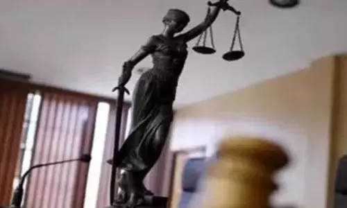 മാധ്യമപ്രവര്‍ത്തകനെ കോടതിയില്‍ വച്ച് മര്‍ദിച്ച അഭിഭാഷകര്‍ക്ക് ഏഴു വര്‍ഷം തടവ്