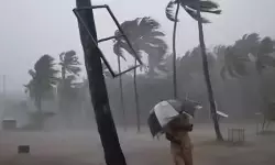 മഴ കനക്കുന്നു; മണിക്കൂറില്‍ 40 മുതല്‍ 50 കിലോമീറ്റര്‍ വരെ വേഗത ശക്തമായ കാറ്റിന് സാധ്യത:കാലാവസ്ഥ വകുപ്പ്