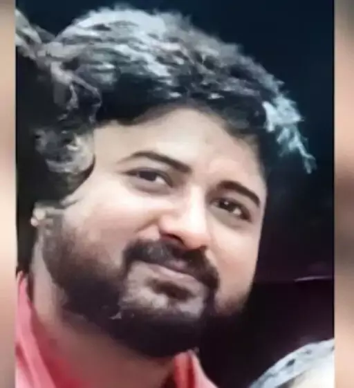 പ്രസാദം നല്കുന്നതിനേ ചൊല്ലി തര്ക്കം; കല്ക്കാജി ക്ഷേത്രത്തിലെ സേവാദാറെ അടിച്ചുകൊന്നു(വിഡിയോ) പ്രസാദം നല്കുന്നതിനേ ചൊല്ലി തര്ക്കം; കല്ക്കാജി ക്ഷേത്രത്തിലെ സേവാദാറെ അടിച്ചുകൊന്നു(വിഡിയോ)