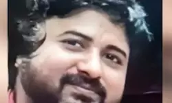 പ്രസാദം നല്കുന്നതിനേ ചൊല്ലി തര്ക്കം; കല്ക്കാജി ക്ഷേത്രത്തിലെ സേവാദാറെ അടിച്ചുകൊന്നു(വിഡിയോ) പ്രസാദം നല്കുന്നതിനേ ചൊല്ലി തര്ക്കം; കല്ക്കാജി ക്ഷേത്രത്തിലെ സേവാദാറെ അടിച്ചുകൊന്നു(വിഡിയോ)