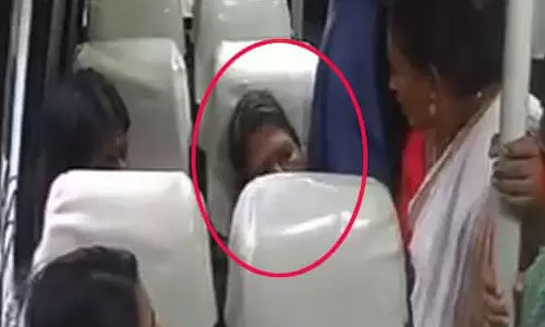 ബസില് കുഴഞ്ഞുവീണ് മരിച്ചു ബസില് കുഴഞ്ഞുവീണ് മരിച്ചു