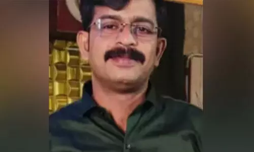 യുവാവിന്റെ ആത്മഹത്യ ഹണിട്രാപ്പില് കുടുക്കിയത് മൂലമെന്ന് കുടുംബം; പോലിസ് അന്വേഷണം ആരംഭിച്ചു യുവാവിന്റെ ആത്മഹത്യ ഹണിട്രാപ്പില് കുടുക്കിയത് മൂലമെന്ന് കുടുംബം; പോലിസ് അന്വേഷണം ആരംഭിച്ചു