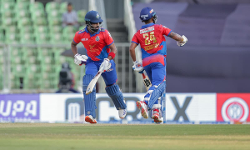 കേരള ക്രിക്കറ്റ് ലീഗില്‍ ട്രിവാന്‍ഡ്രം റോയല്‍സിനെതിരേ കൊല്ലം സെയിലേഴ്‌സിന് ഏഴ് വിക്കറ്റിന്റെ വിജയം