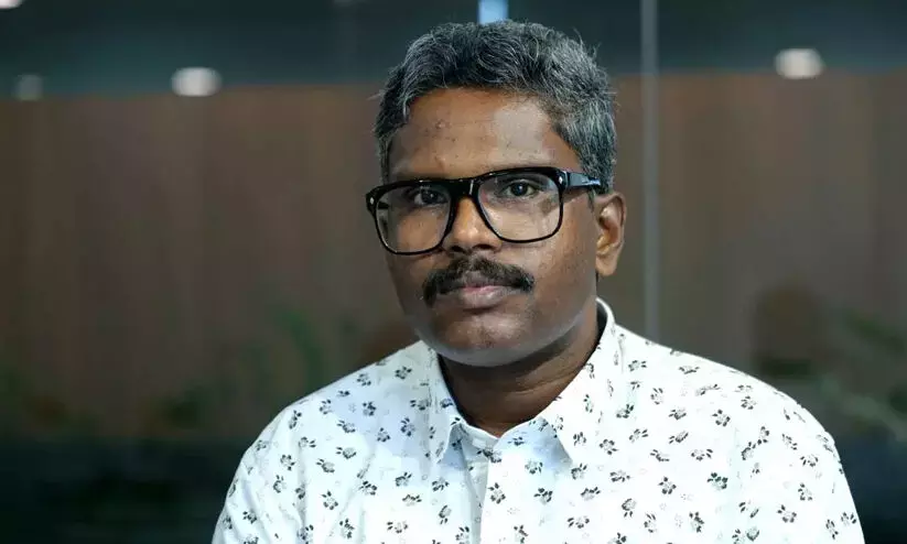 തനിക്കെതിരെ സംഘപരിവാര്‍ ഭീഷണിയുണ്ടെന്ന് ടി എസ് ശ്യാംകുമാര്‍; സംഘികള്‍ വീട്ടുപടിക്കല്‍ വരെ എത്തി, ഹെല്‍മറ്റ് ധരിച്ചെത്തിയയാള്‍ അധിക്ഷേപ വാക്കുകള്‍ ചൊരിഞ്ഞു