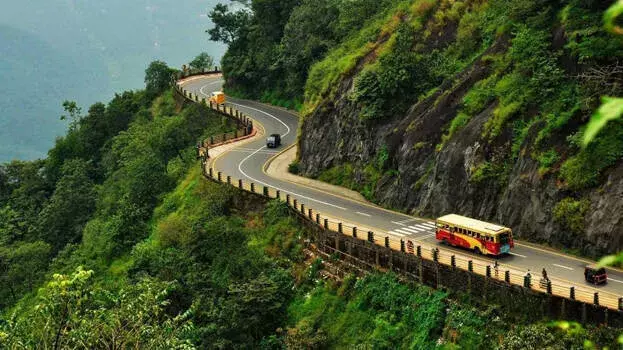 താമരശ്ശേരി ചുരം വ്യൂപോയിന്റില്‍ വിനോദസഞ്ചാരികള്‍ക്ക് വിലക്ക് തുടരും, മള്‍ട്ടിആക്സില്‍ വാഹനങ്ങള്‍ക്ക്   പ്രവേശനാനുമതി