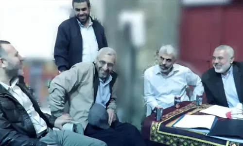 രക്തസാക്ഷികളായ നേതാക്കളുടെ ചിത്രങ്ങള് പങ്കുവച്ച് അല് ഖസ്സം ബ്രിഗേഡ്സ് (വീഡിയോ) രക്തസാക്ഷികളായ നേതാക്കളുടെ ചിത്രങ്ങള് പങ്കുവച്ച് അല് ഖസ്സം ബ്രിഗേഡ്സ് (വീഡിയോ)