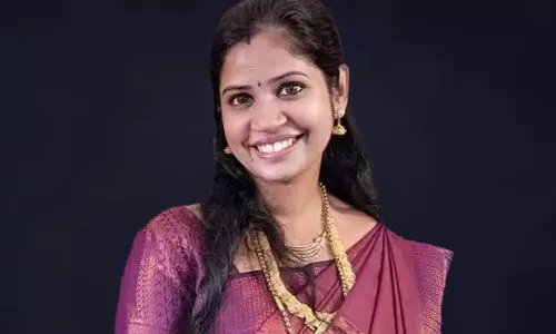 ഓണാഘോഷത്തില് പങ്കെടുക്കാന് പോവുന്നതിനിടെ അധ്യാപിക വാഹനാപകടത്തില് മരിച്ചു ഓണാഘോഷത്തില് പങ്കെടുക്കാന് പോവുന്നതിനിടെ അധ്യാപിക വാഹനാപകടത്തില് മരിച്ചു